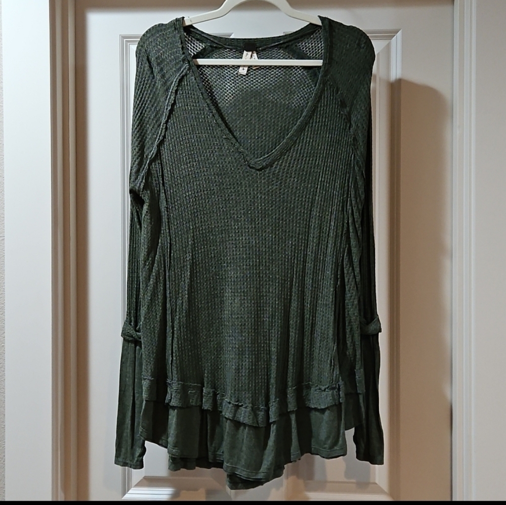 Free People Laguna Tee Thermal Long Sleeve Thumbholes Hi Lo Hem Army Green S NWT - Picture 13 of 14